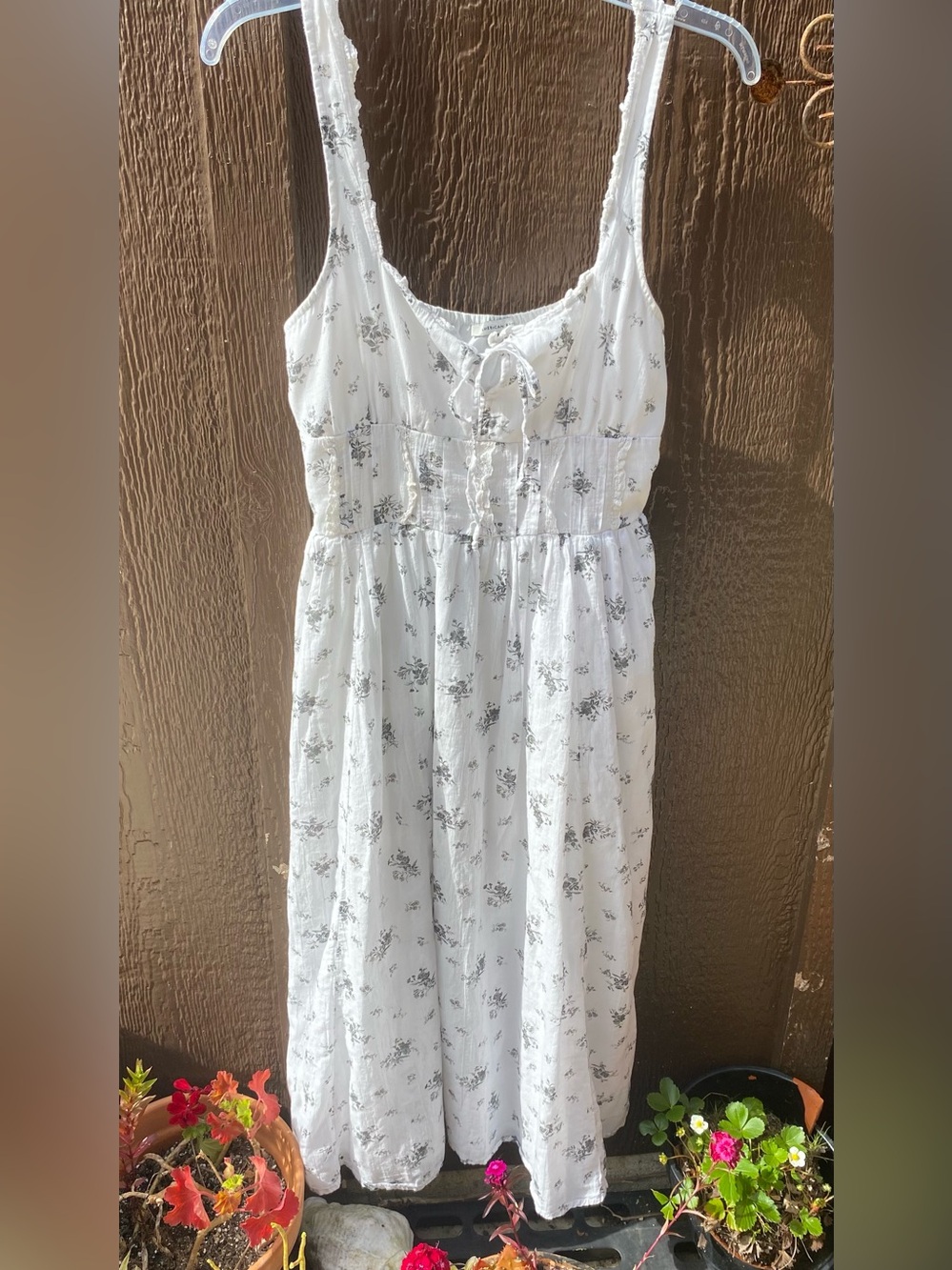 American Eagle gray & White Floral Tie-Front Sundress midi size M